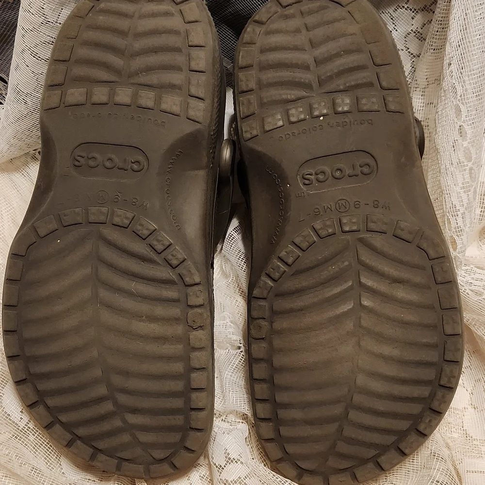 EMBELLISHED CROCS! SUPER CUTE 😍 NO ONE ELSE HAS A PAIR!!! 8W/6M - Picture 4 of 6